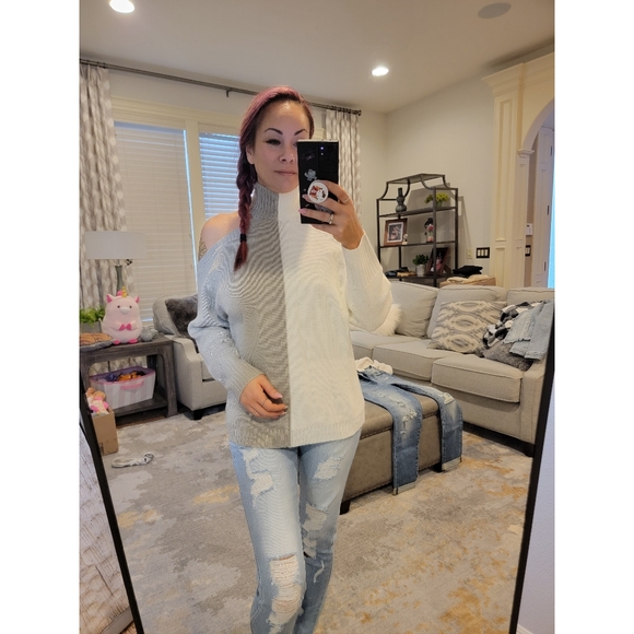 Fantastic Fawn Color Block Cold Shoulder Turtleneck Sweater - Picture 5 of 7